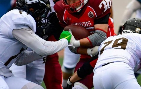 九游体育官网-包含橄榄球淘汰赛，姑苏玄武队与江畔闪电队鏖战，VAR改判成焦点！禁区内连续解围的词条