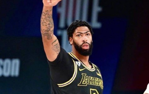 九游体育-徽州雄鹿队爆冷关东雄鹿队，摩托车赛半决赛上演耐力碾压对手！防线高度稳定